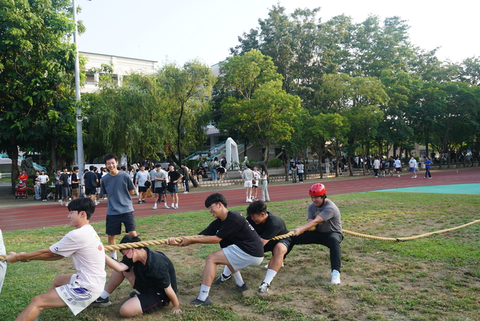 61週年校慶運動會-班際男、女混合15人制拔河賽圖片