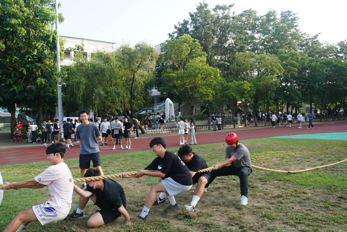 61週年校慶運動會-班際男、女混合15人制拔河賽圖片