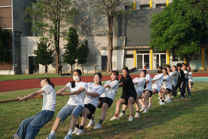 61週年校慶運動會-班際男、女混合15人制拔河賽圖片