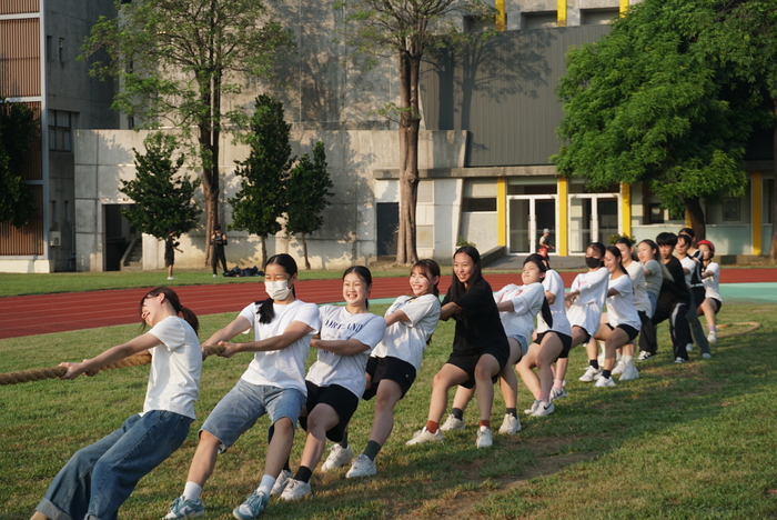 61週年校慶運動會-班際男、女混合15人制拔河賽圖片