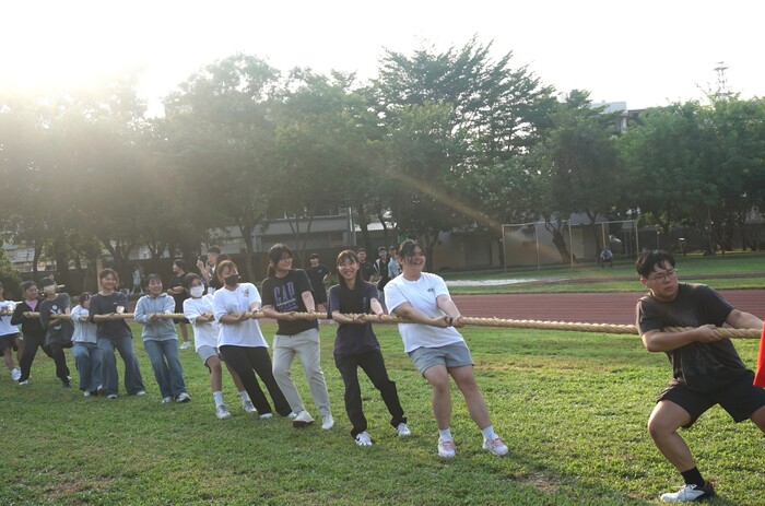 61週年校慶運動會-班際男、女混合15人制拔河賽圖片