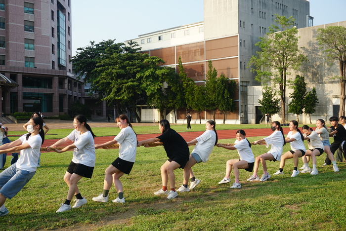 61週年校慶運動會-班際男、女混合15人制拔河賽圖片