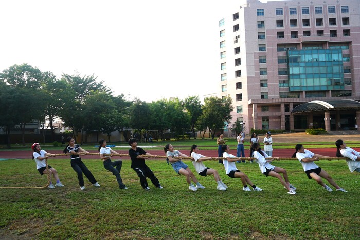 61週年校慶運動會-班際男、女混合15人制拔河賽圖片