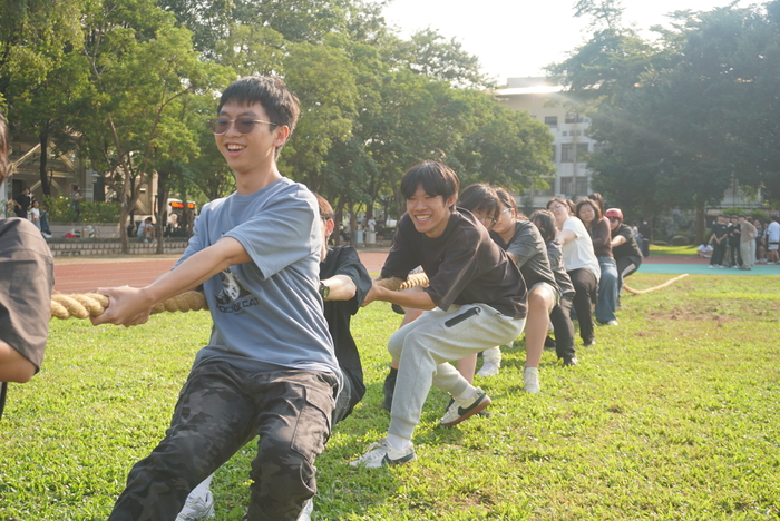 61週年校慶運動會-班際男、女混合15人制拔河賽圖片