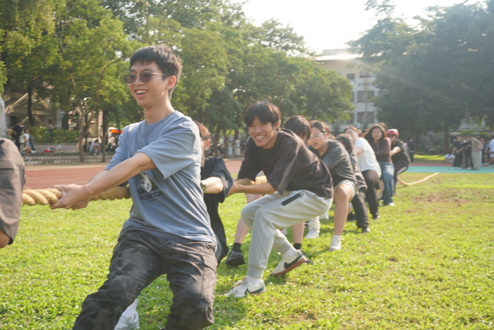 61週年校慶運動會-班際男、女混合15人制拔河賽圖片