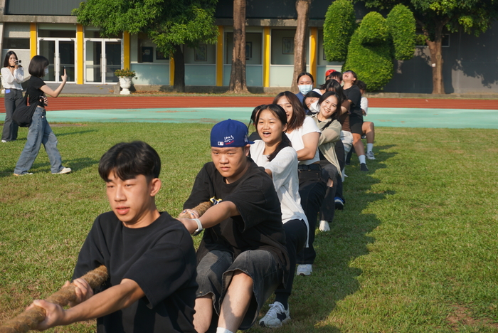 61週年校慶運動會-班際男、女混合15人制拔河賽圖片