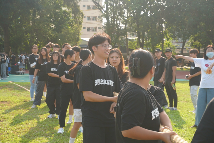 61週年校慶運動會-班際男、女混合15人制拔河賽圖片