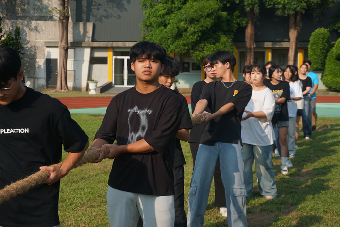61週年校慶運動會-班際男、女混合15人制拔河賽圖片