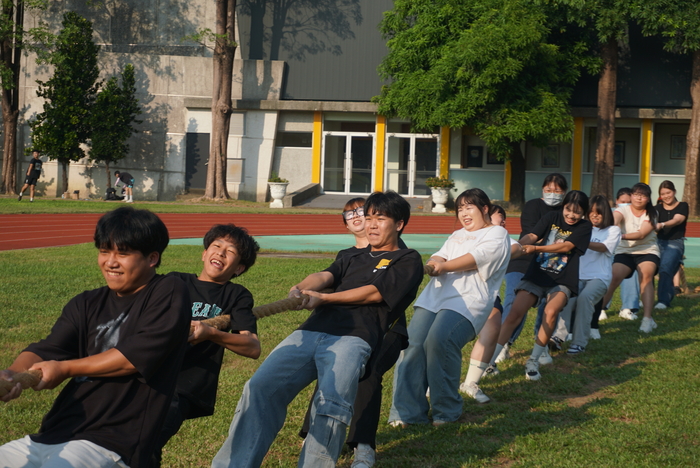 61週年校慶運動會-班際男、女混合15人制拔河賽圖片