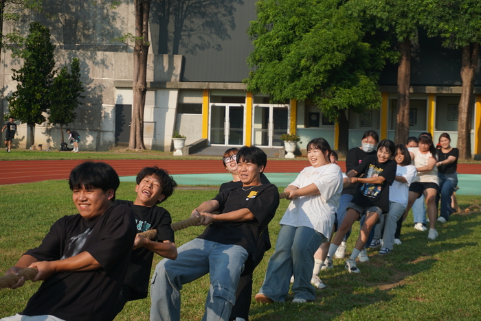 61週年校慶運動會-班際男、女混合15人制拔河賽圖片