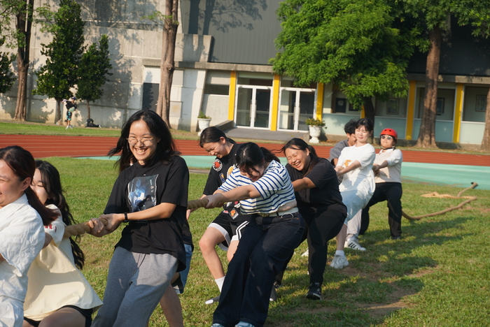 61週年校慶運動會-班際男、女混合15人制拔河賽圖片