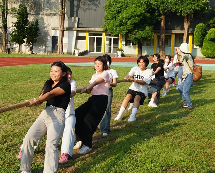 61週年校慶運動會-班際男、女混合15人制拔河賽圖片