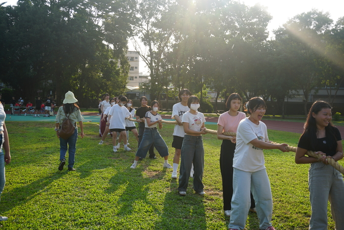 61週年校慶運動會-班際男、女混合15人制拔河賽圖片