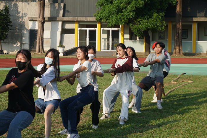 61週年校慶運動會-班際男、女混合15人制拔河賽圖片