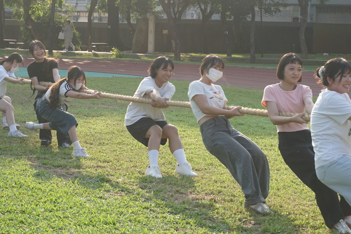 61週年校慶運動會-班際男、女混合15人制拔河賽圖片