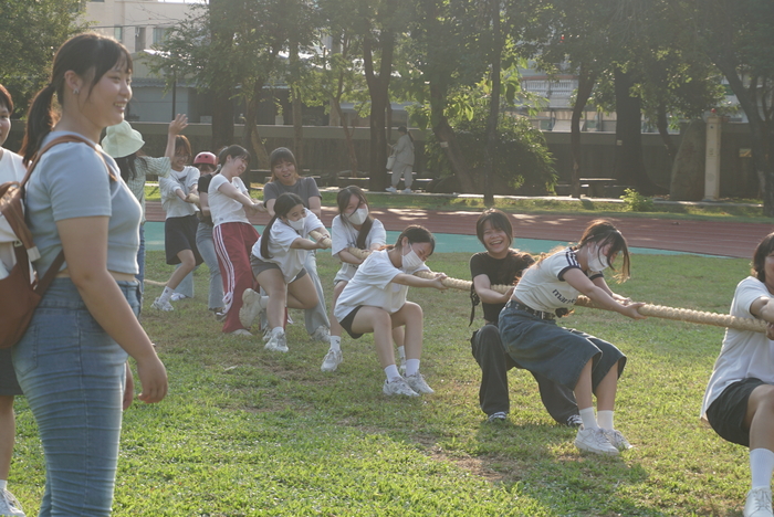 61週年校慶運動會-班際男、女混合15人制拔河賽圖片