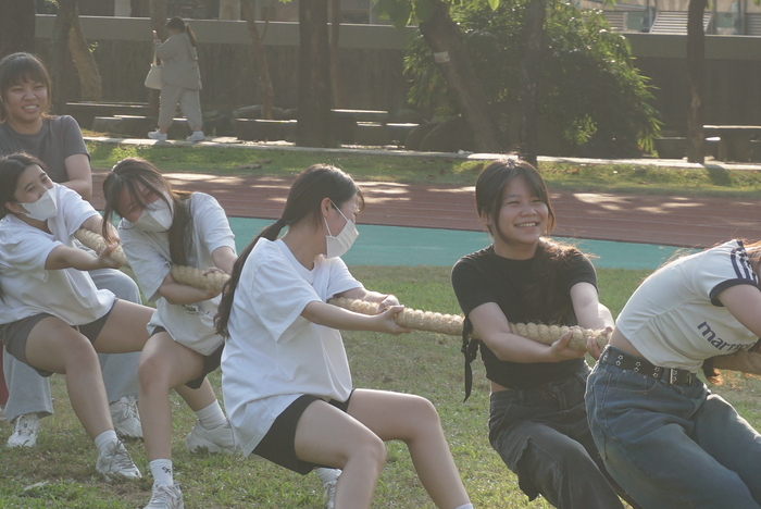 61週年校慶運動會-班際男、女混合15人制拔河賽圖片