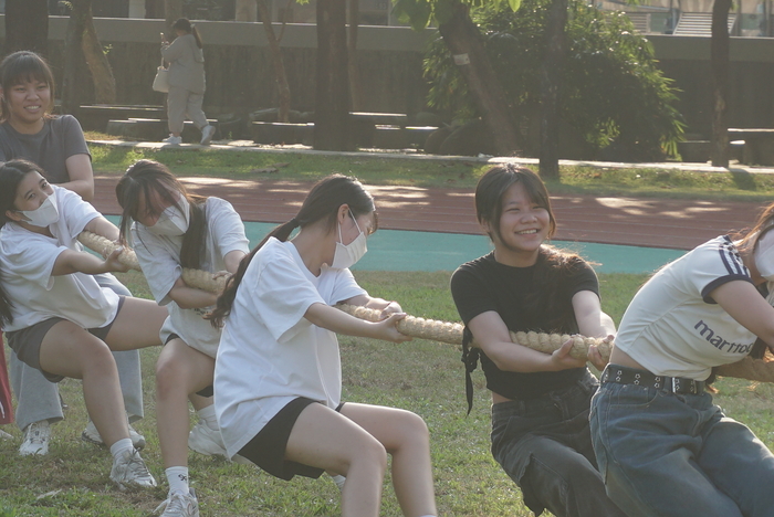 61週年校慶運動會-班際男、女混合15人制拔河賽圖片