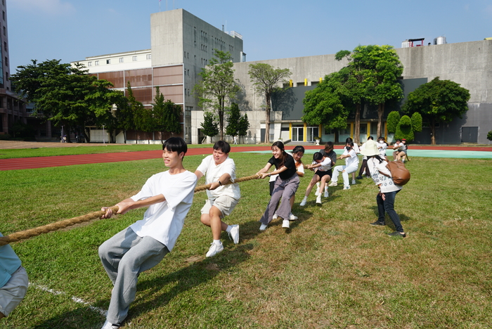 61週年校慶運動會-班際男、女混合15人制拔河賽圖片