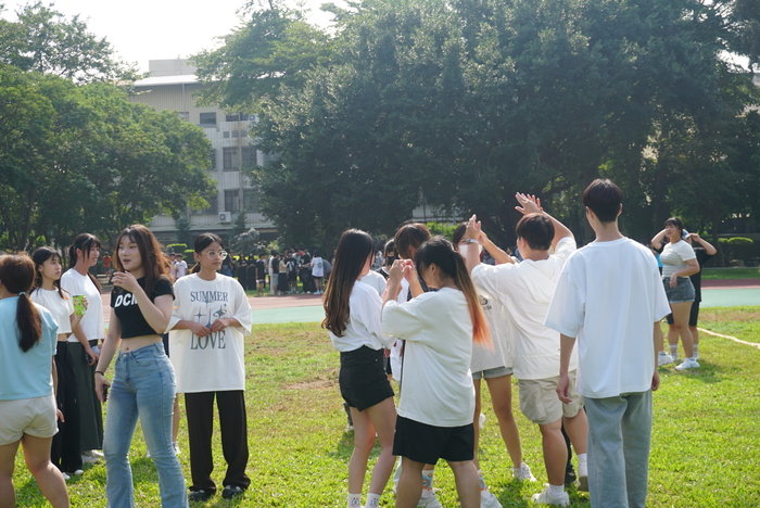 61週年校慶運動會-班際男、女混合15人制拔河賽圖片