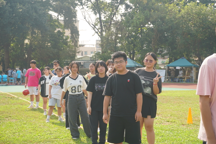 61週年校慶運動會-班際男、女混合15人制拔河賽圖片