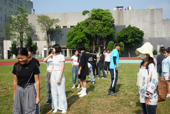 61週年校慶運動會-班際男、女混合15人制拔河賽圖片