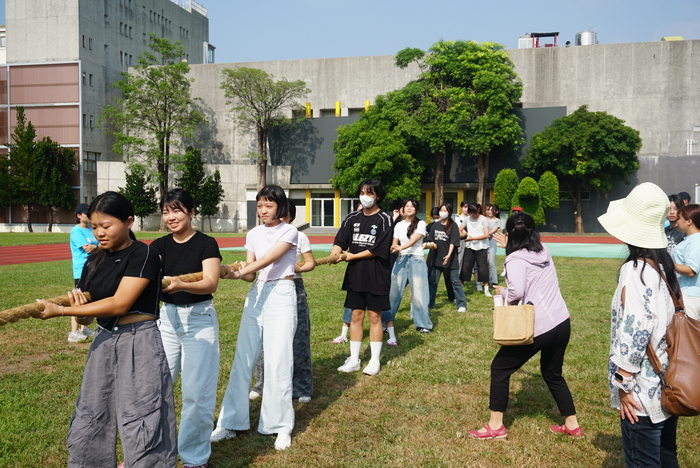 61週年校慶運動會-班際男、女混合15人制拔河賽圖片