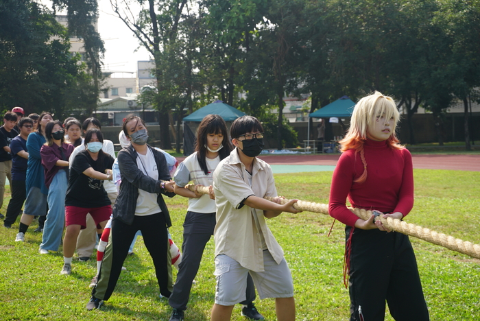 61週年校慶運動會-班際男、女混合15人制拔河賽圖片