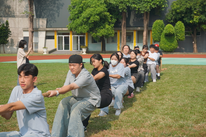 61週年校慶運動會-班際男、女混合15人制拔河賽圖片