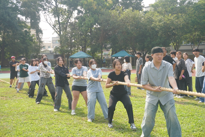 61週年校慶運動會-班際男、女混合15人制拔河賽圖片