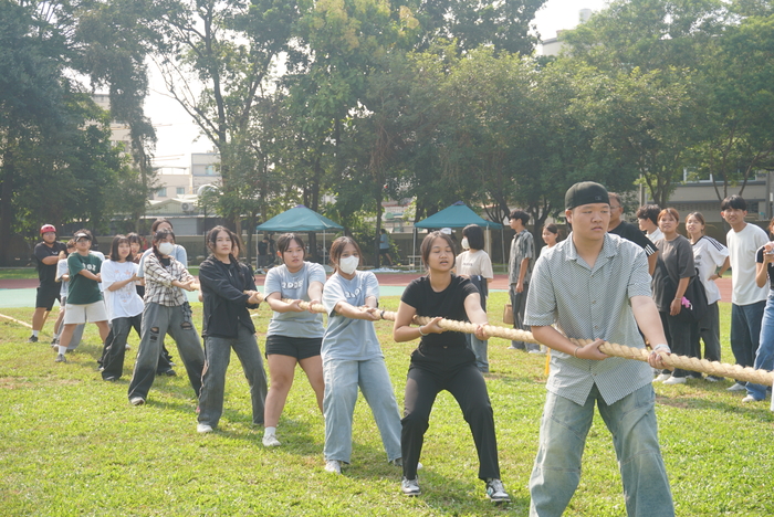 61週年校慶運動會-班際男、女混合15人制拔河賽圖片