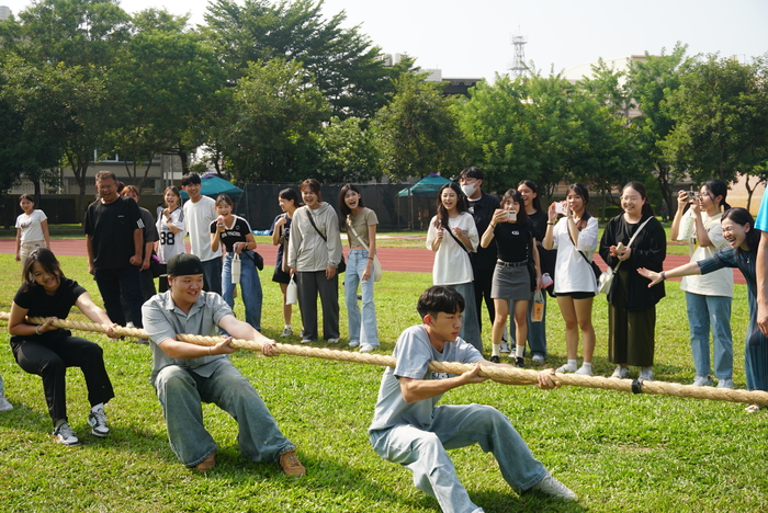 61週年校慶運動會-班際男、女混合15人制拔河賽圖片