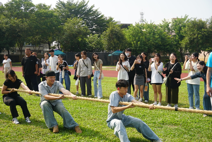 61週年校慶運動會-班際男、女混合15人制拔河賽圖片