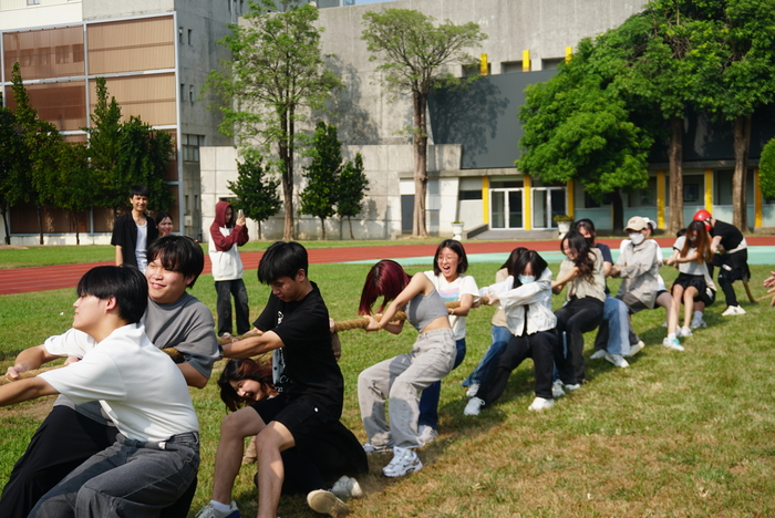 61週年校慶運動會-班際男、女混合15人制拔河賽圖片