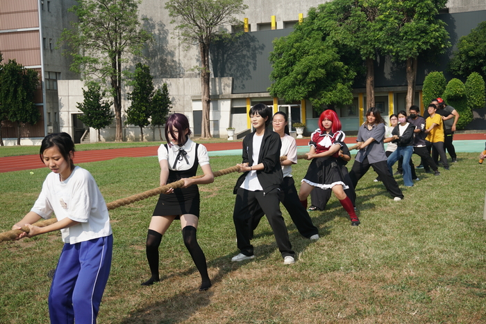 61週年校慶運動會-班際男、女混合15人制拔河賽圖片