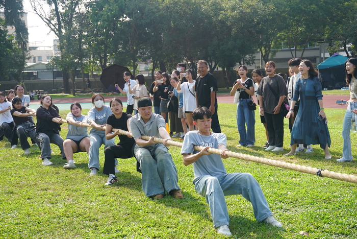 61週年校慶運動會-班際男、女混合15人制拔河賽圖片