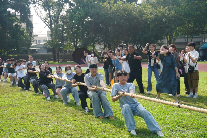 61週年校慶運動會-班際男、女混合15人制拔河賽圖片