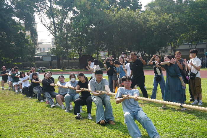 61週年校慶運動會-班際男、女混合15人制拔河賽圖片