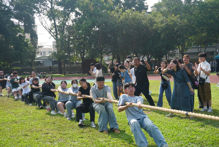 61週年校慶運動會-班際男、女混合15人制拔河賽圖片