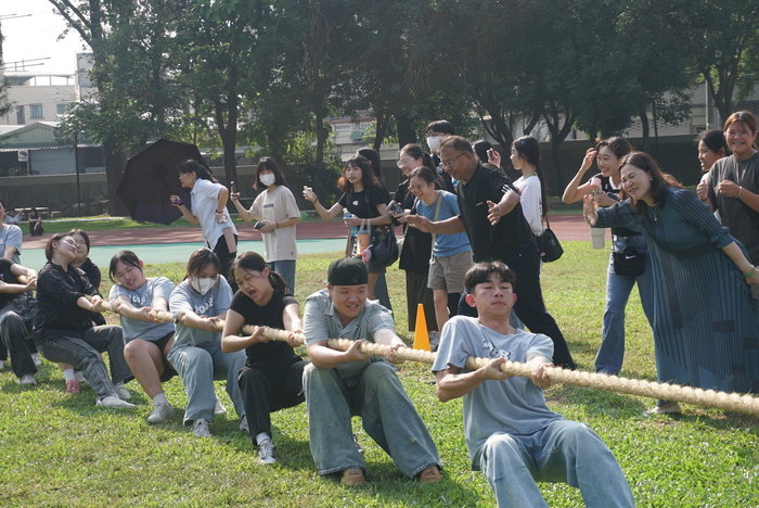 61週年校慶運動會-班際男、女混合15人制拔河賽圖片