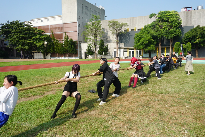 61週年校慶運動會-班際男、女混合15人制拔河賽圖片