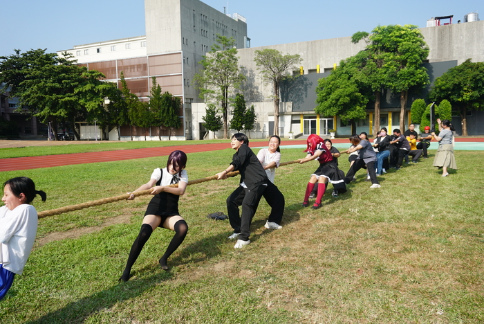 61週年校慶運動會-班際男、女混合15人制拔河賽圖片